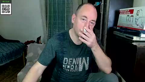 Snapshot of johanbarker chatting on February 26, 7:45 am Johan online show from February 26, 7:45 am