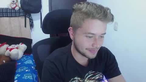 JOHAN independient model online show from October 3, 9:45 pm