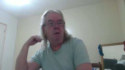 Snapshot of john_little_one chatting on January 19, 11:00 pm JOHN online show from January 19, 11:00 pm