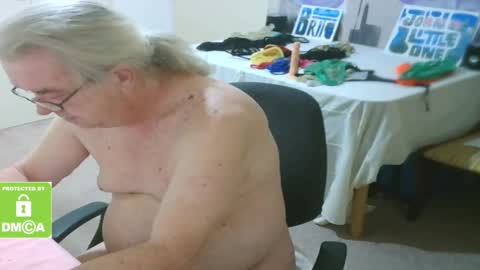 Snapshot of john_little_one chatting on January 29, 10:01 pm JOHN online show from January 29, 10:01 pm