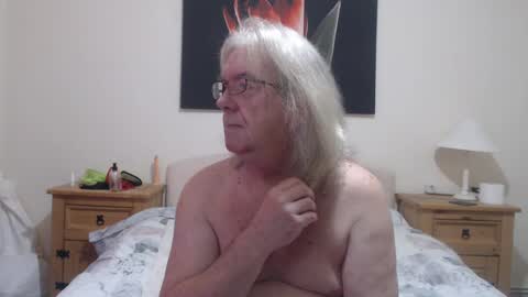 Snapshot of john_little_one chatting on December 30, 9:59 am JOHN online show from December 30, 9:59 am