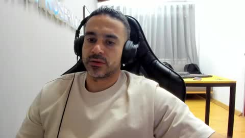 JOHN G MODELS online show from July 10, 10:25 pm