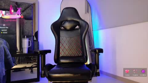 johnjaguar  online show from April 8, 11:02 am