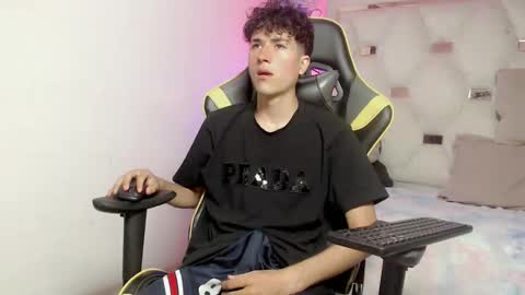 johnny_cagee online show from November 11, 6:15 am