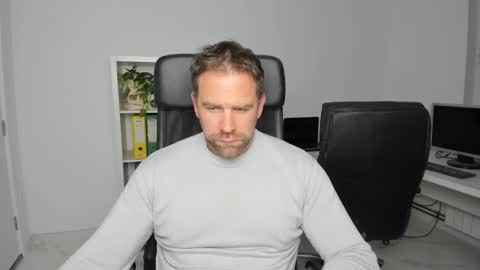 johnnydough82 online show from December 3, 5:04 am