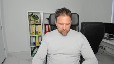 johnnydough82 online show from December 3, 8:11 am
