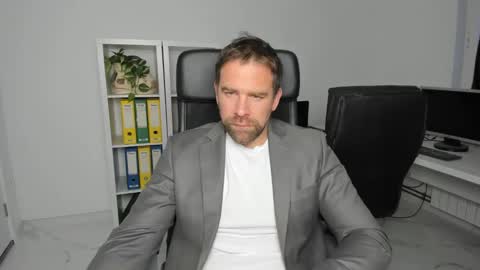 johnnydough82 online show from December 6, 6:09 am