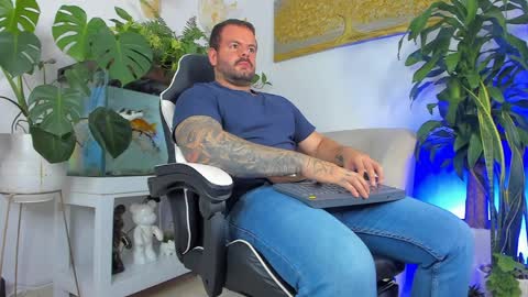 JOHNNY online show from April 8, 2:14 am