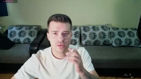 Snapshot of johnnylove21 chatting on September 17, 9:35 am Johnny online show from September 17, 9:35 am