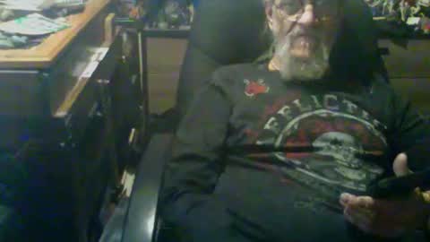 johnnyshung1 online show from November 1, 4:28 pm