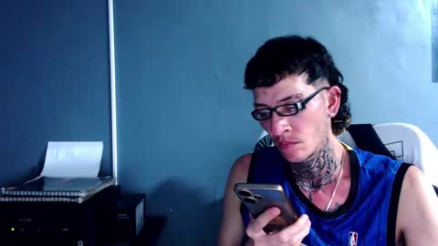 johnsonisaac94  online show from December 24, 7:06 am