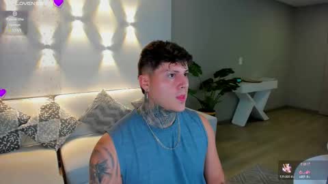 Snapshot of johny_multicum chatting on September 13, 7:44 am Johny online show from September 13, 7:44 am