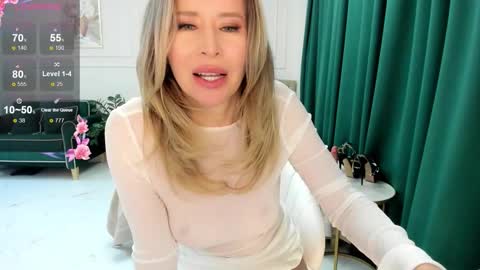 Jolie Ozolla online show from January 14, 4:48 pm