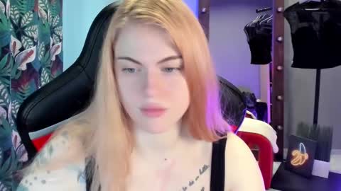 Snapshot of jolly_doll_ chatting on January 16, 3:02 am Jolly online show from January 16, 3:02 am