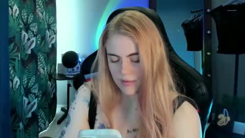 Snapshot of jolly_doll_ chatting on January 10, 6:09 am Jolly online show from January 10, 6:09 am