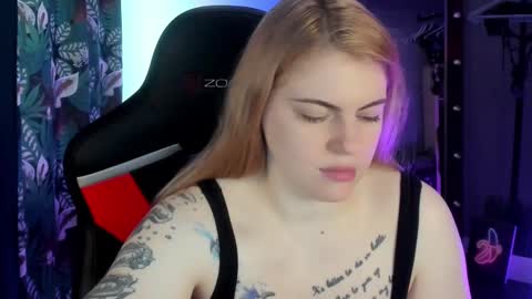 Snapshot of jolly_doll_ chatting on March 4, 2:38 am Jolly online show from March 4, 2:38 am
