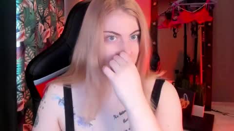 Snapshot of jolly_doll_ chatting on March 11, 11:23 am Jolly online show from March 11, 11:23 am