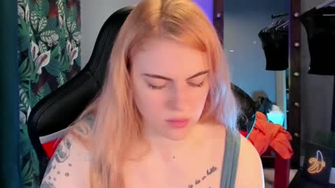 Snapshot of jolly_doll_ chatting on January 11, 3:13 am Jolly online show from January 11, 3:13 am
