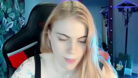 Snapshot of jolly_doll_ chatting on January 21, 10:30 am Jolly online show from January 21, 10:30 am