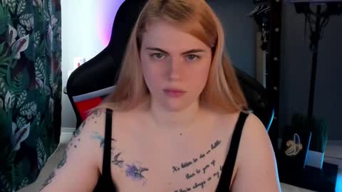 Snapshot of jolly_doll_ chatting on January 25, 6:12 am Jolly online show from January 25, 6:12 am