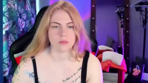 Snapshot of jolly_doll_ chatting on February 11, 10:25 am Jolly online show from February 11, 10:25 am