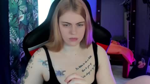 Snapshot of jolly_doll_ chatting on March 3, 6:48 am Jolly online show from March 3, 6:48 am