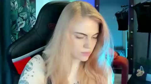 Snapshot of jolly_doll_ chatting on January 10, 9:23 am Jolly online show from January 10, 9:23 am