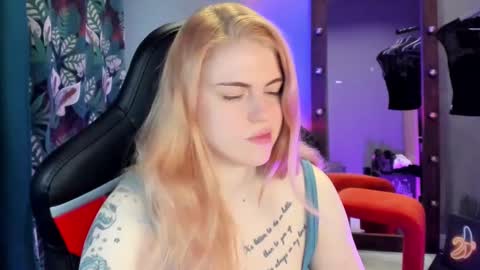 Snapshot of jolly_doll_ chatting on January 14, 2:50 am Jolly online show from January 14, 2:50 am