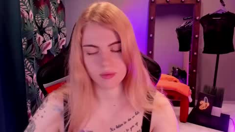 Snapshot of jolly_doll_ chatting on January 17, 2:50 am Jolly online show from January 17, 2:50 am