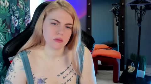 Snapshot of jolly_doll_ chatting on January 27, 5:58 am Jolly online show from January 27, 5:58 am