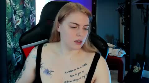 Snapshot of jolly_doll_ chatting on February 4, 6:04 am Jolly online show from February 4, 6:04 am