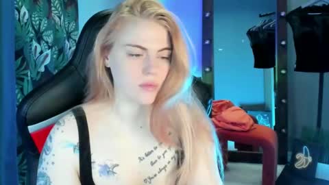 Snapshot of jolly_doll_ chatting on January 10, 3:07 am Jolly online show from January 10, 3:07 am