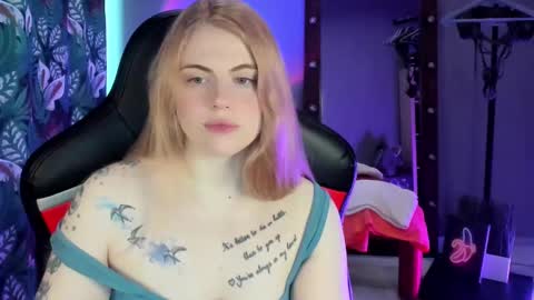 Snapshot of jolly_doll_ chatting on February 18, 2:38 am Jolly online show from February 18, 2:38 am