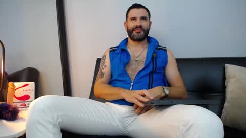 Snapshot of jonas_beard1 chatting on January 28, 9:40 pm JONAS BEARD online show from January 28, 9:40 pm