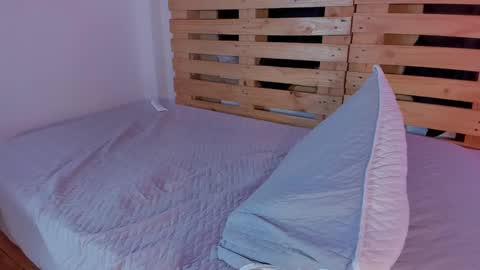 Jordn  follow me on my soyjordanditri  model account online show from March 4, 5:11 am