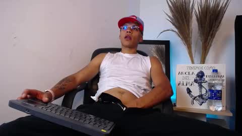 Snapshot of jordan_kiing chatting on October 17, 9:30 pm Jordan Kiing online show from October 17, 9:30 pm