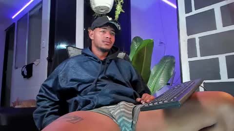 Snapshot of jordanparis chatting on February 16, 4:31 am JordanParis online show from February 16, 4:31 am