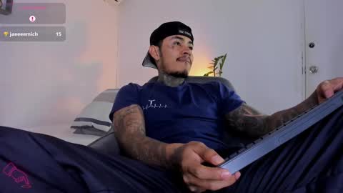 Snapshot of jordansmiith_ chatting on February 18, 8:58 pm Jordan Smith online show from February 18, 8:58 pm