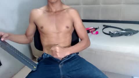 Snapshot of jose_sexycumm chatting on January 28, 11:07 pm jose_sexycumm online show from January 28, 11:07 pm