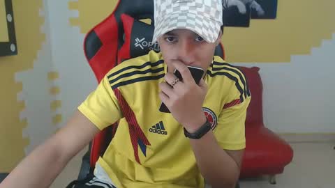 Snapshot of jose_sexycumm chatting on January 4, 8:16 pm jose_sexycumm online show from January 4, 8:16 pm