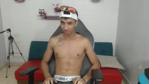 Snapshot of jose_sexycumm chatting on February 18, 10:25 pm jose_sexycumm online show from February 18, 10:25 pm