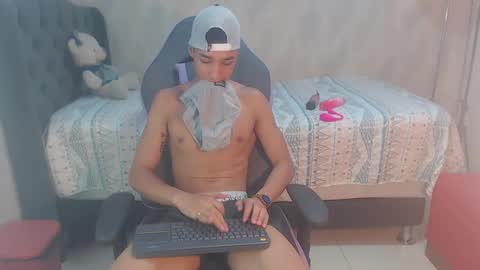Snapshot of jose_sexycumm chatting on January 23, 12:14 am jose_sexycumm online show from January 23, 12:14 am