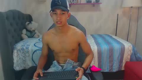 Snapshot of jose_sexycumm chatting on January 19, 7:58 pm jose_sexycumm online show from January 19, 7:58 pm
