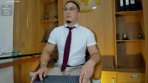 joshmiller___ online show from May 9, 9:21 pm