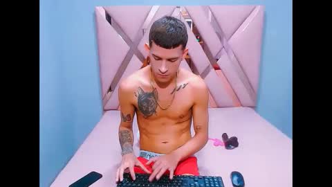 josue_linares online show from September 26, 7:44 pm