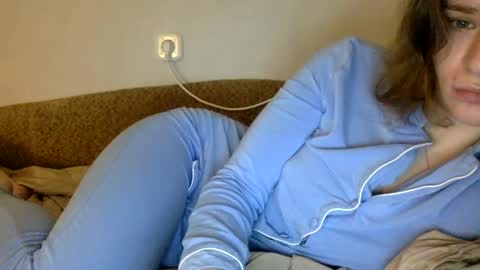 jovovich_milla online show from December 30, 12:54 am