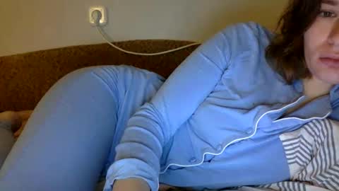 jovovich_milla online show from January 21, 2:54 am