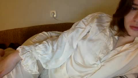 jovovich_milla online show from February 3, 4:14 am