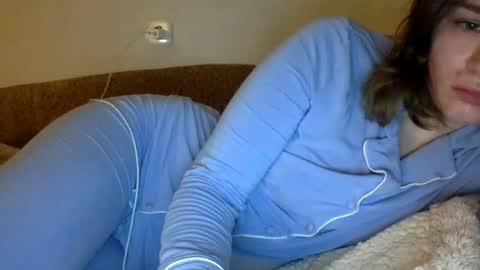 jovovich_milla online show from March 5, 9:59 pm