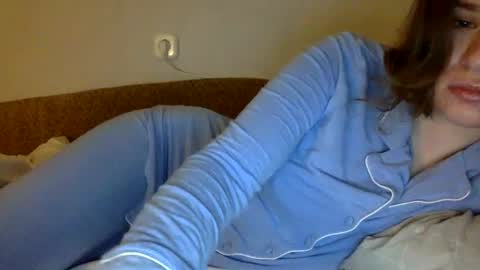 jovovich_milla online show from February 12, 10:37 pm